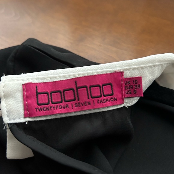 Black Blouse w/ White Collar - Picture 6 of 6